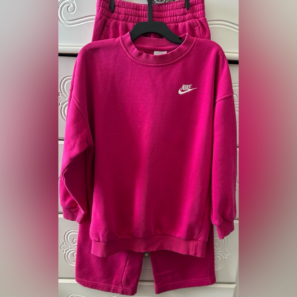 Nike Fuchsia Sweatsuit